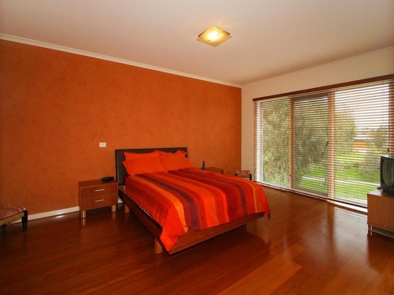 16 Lake King Circle, Waterways VIC 3195