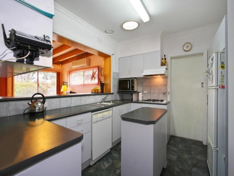 6 Kingswood Drive, Dingley Village VIC 3172