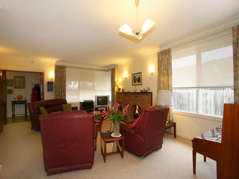 6 Kingswood Drive, Dingley Village VIC 3172