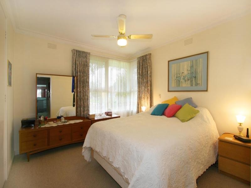 6 Kingswood Drive, Dingley Village VIC 3172