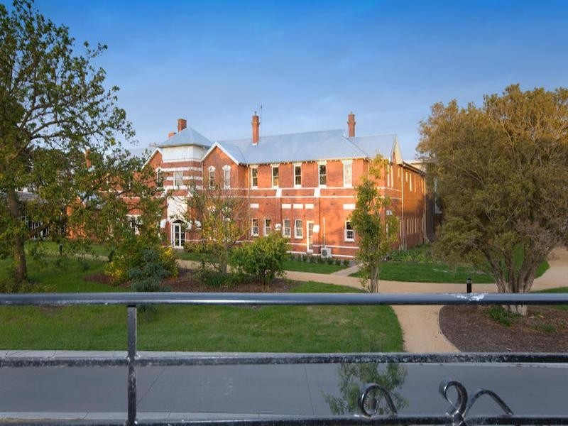 1 Peppertree Place, Cheltenham VIC 3192