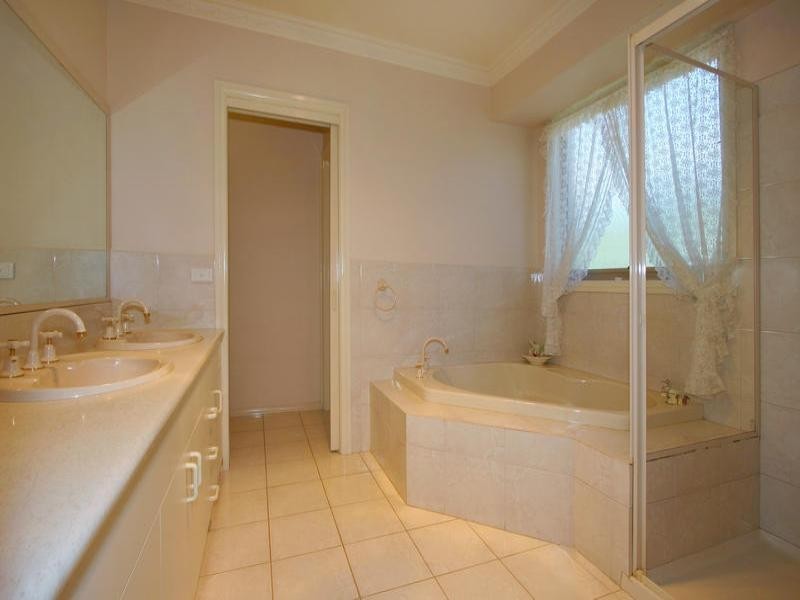 23 Higgins Close, Dingley Village VIC 3172