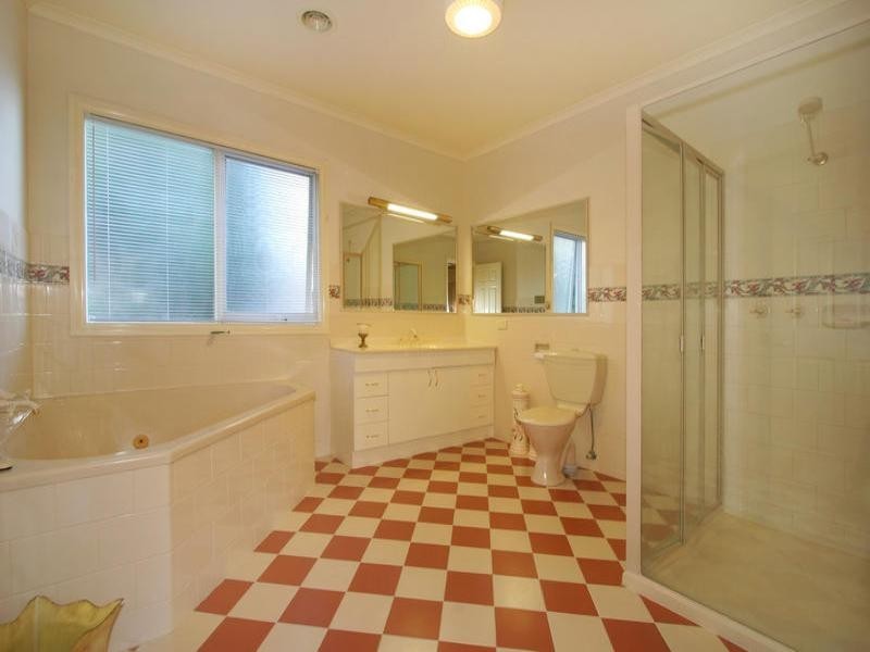 26 Wheatland Crescent, Dingley Village VIC 3172