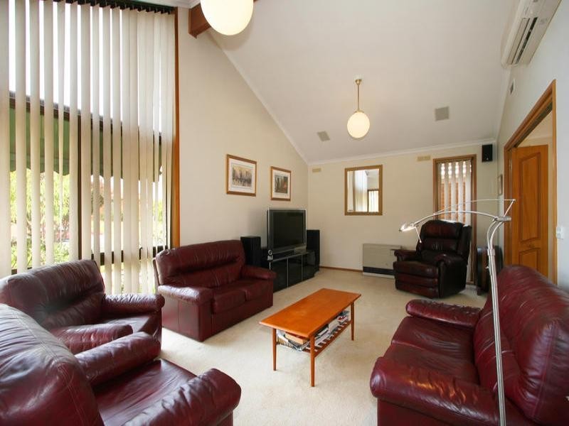 1 Lauren Close, Dingley Village VIC 3172