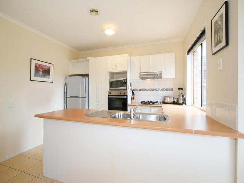 4 Kingsland Close, Dingley Village VIC 3172