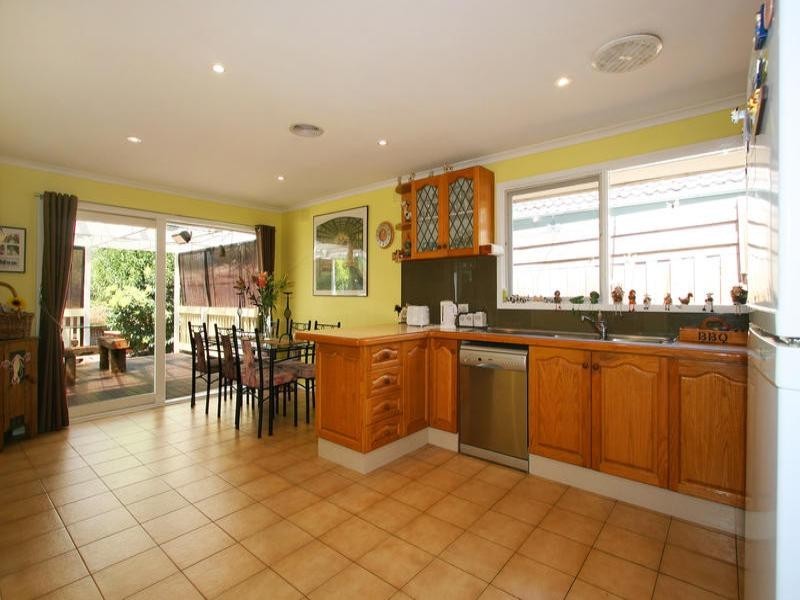 102 Village Drive, Dingley Village VIC 3172