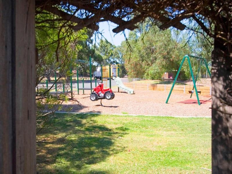 102 Village Drive, Dingley Village VIC 3172