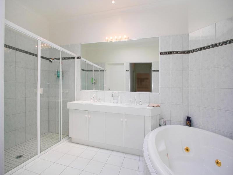 26 Higgins Close, Dingley Village VIC 3172