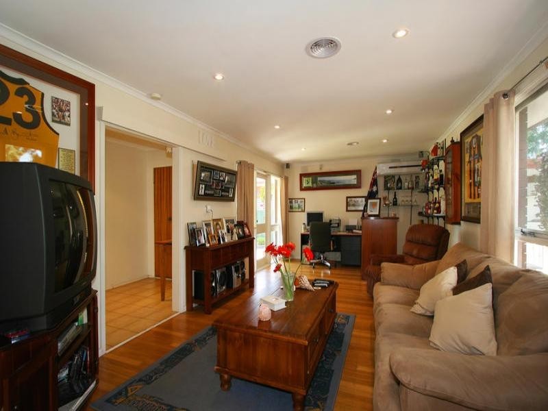 102 Village Drive, Dingley Village VIC 3172