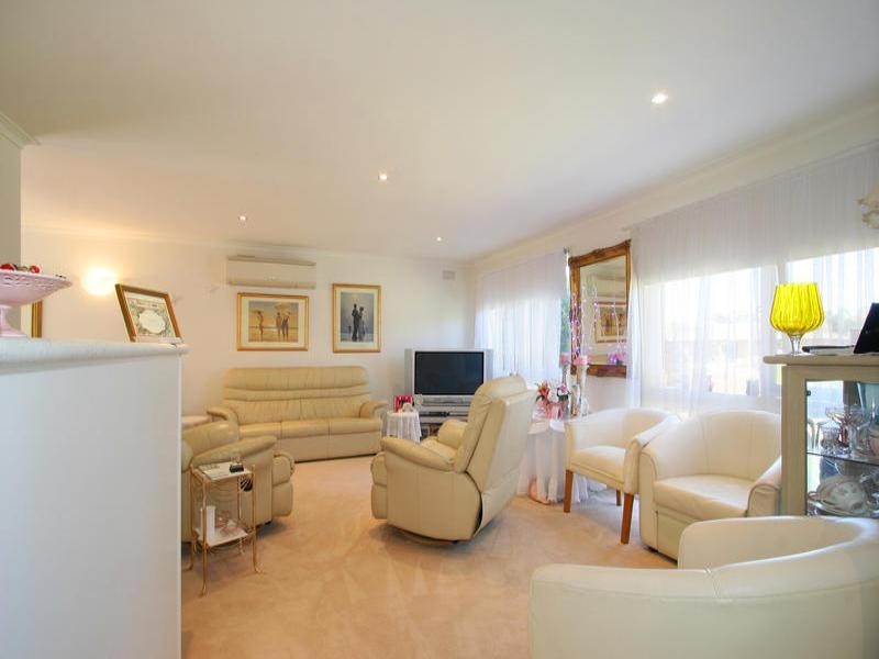 9 Twofold Close, Dingley Village VIC 3172