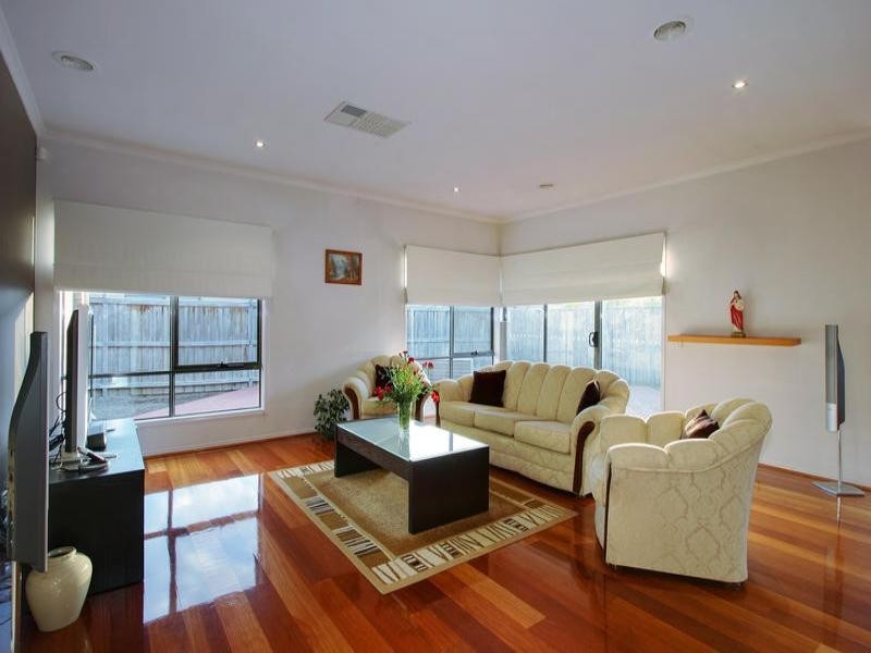 1 The Mews, Waterways VIC 3195