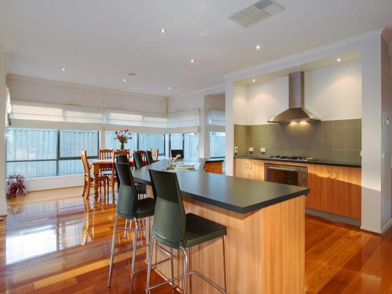 1 The Mews, Waterways VIC 3195