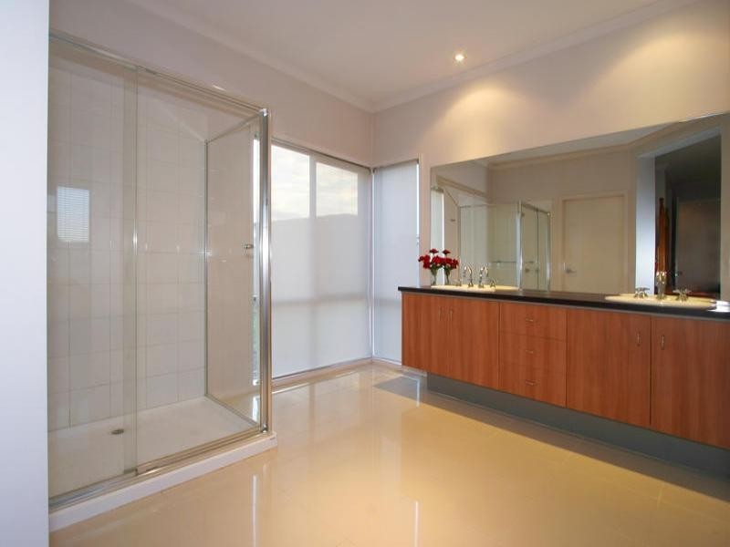 1 The Mews, Waterways VIC 3195