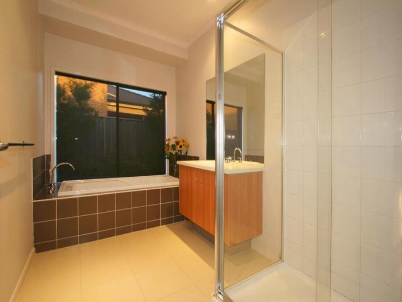1 The Mews, Waterways VIC 3195