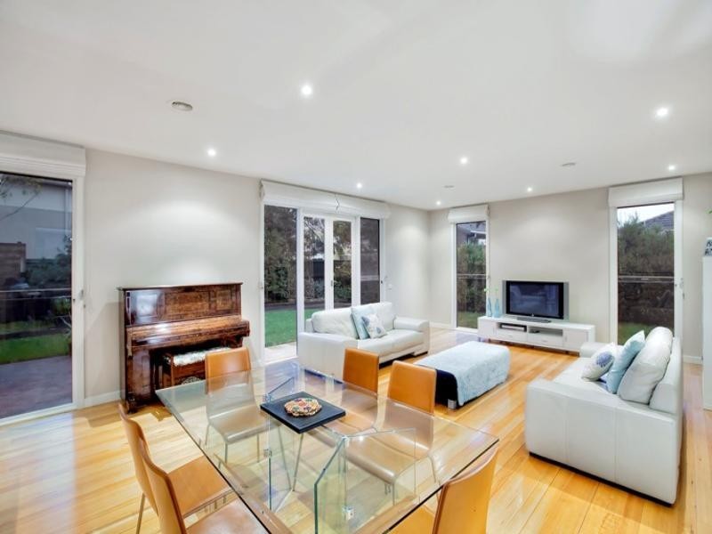 2 Waterside Drive, Waterways VIC 3195