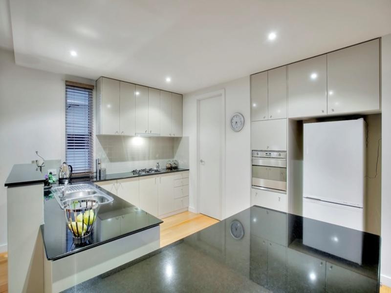 2 Waterside Drive, Waterways VIC 3195