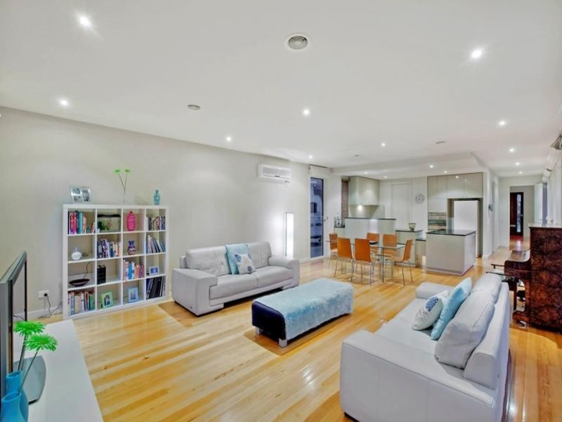 2 Waterside Drive, Waterways VIC 3195