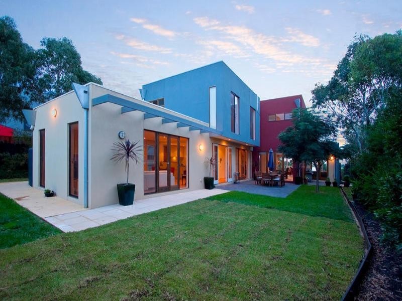 2 Waterside Drive, Waterways VIC 3195