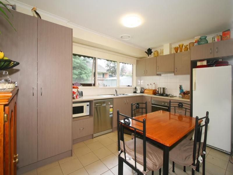 32 Village Drive, Dingley Village VIC 3172