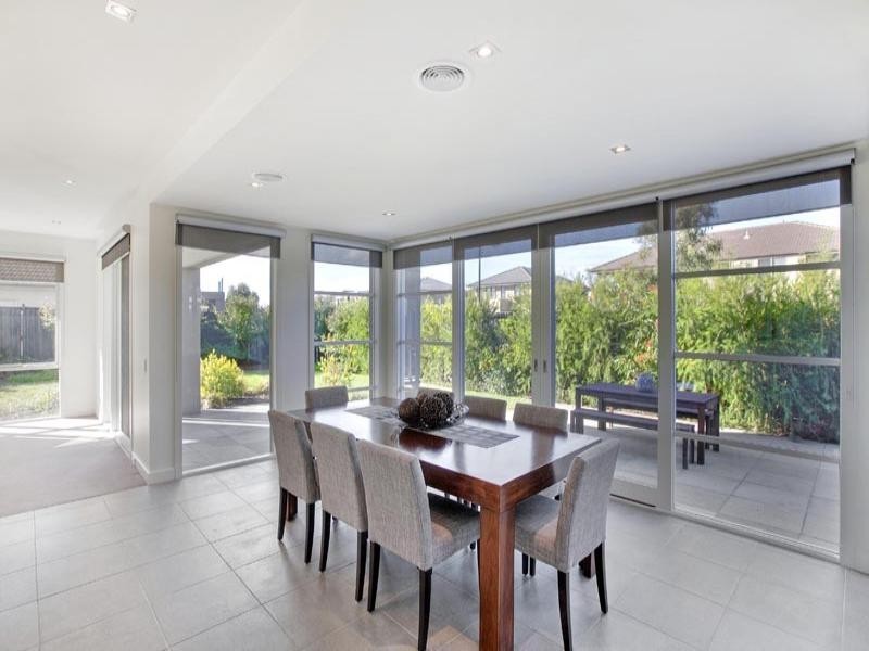 34 Waterside Drive, Waterways VIC 3195