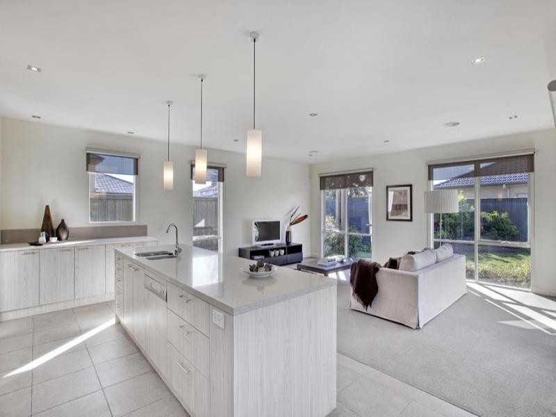 34 Waterside Drive, Waterways VIC 3195