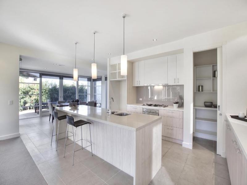 34 Waterside Drive, Waterways VIC 3195