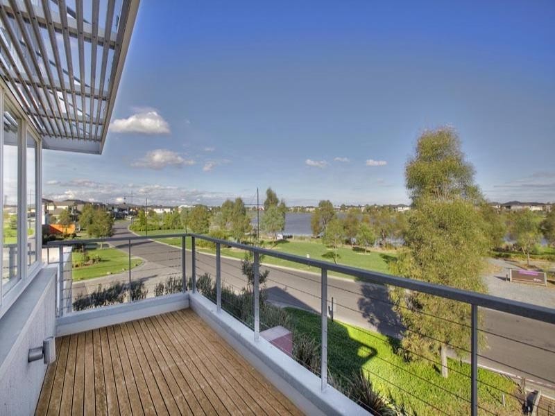 34 Waterside Drive, Waterways VIC 3195