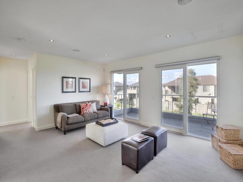 34 Waterside Drive, Waterways VIC 3195