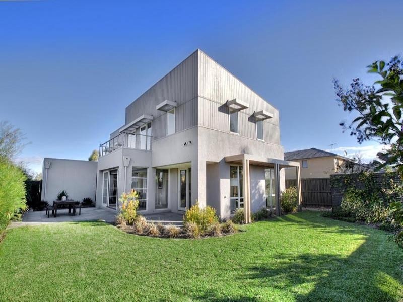 34 Waterside Drive, Waterways VIC 3195