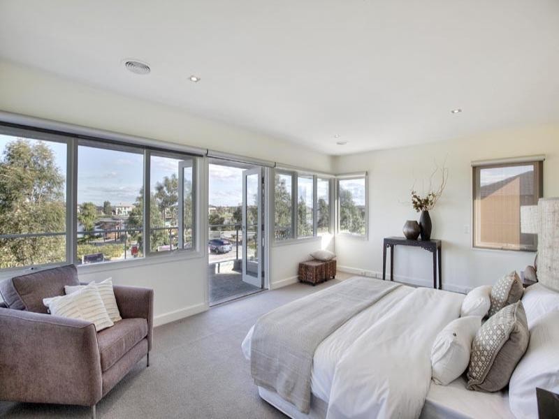 34 Waterside Drive, Waterways VIC 3195