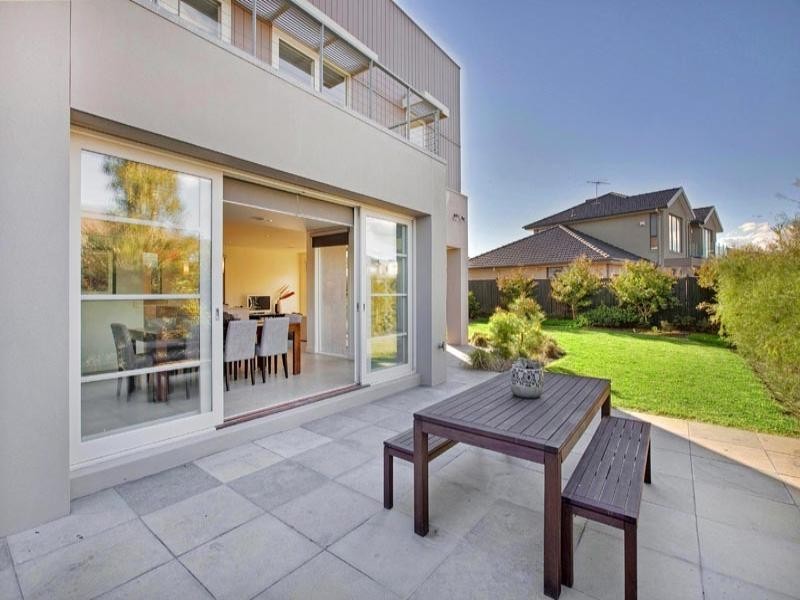 34 Waterside Drive, Waterways VIC 3195