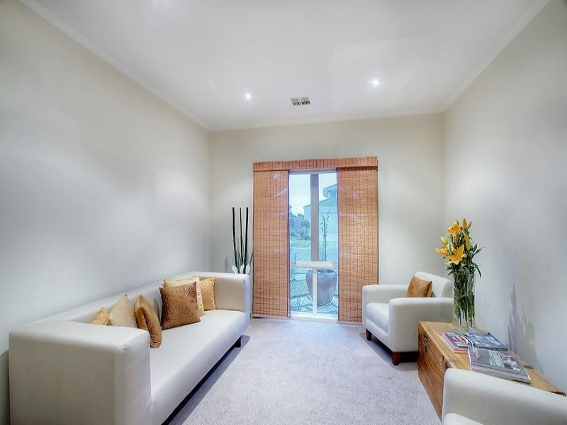 35 Deepwater Drive, Waterways VIC 3195