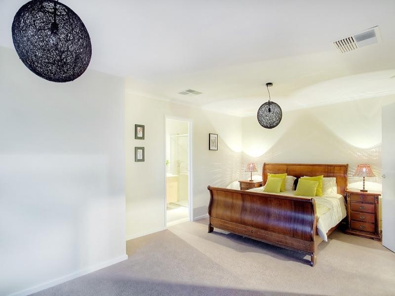 35 Deepwater Drive, Waterways VIC 3195