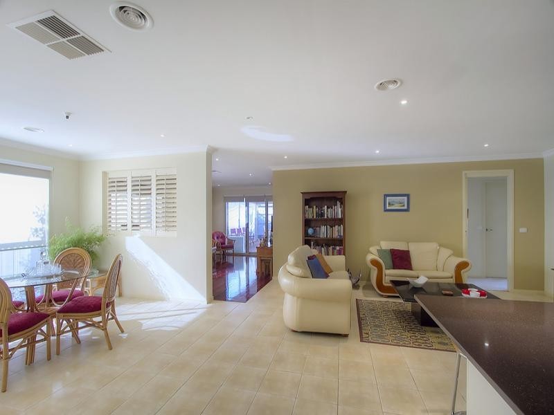 5 Sutherland Avenue, Aspendale Gardens VIC 3195