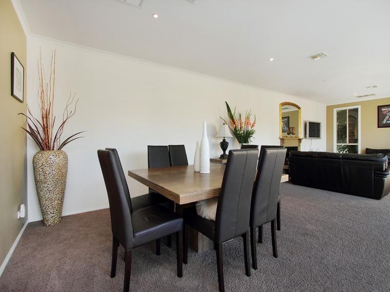 6 Roosevelt Court, Dingley Village VIC 3172