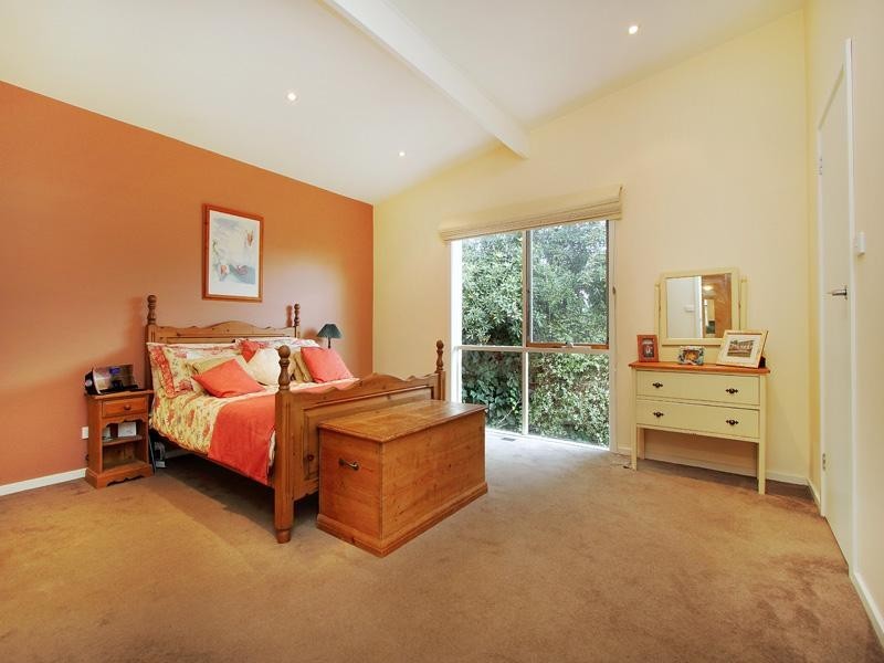 24 Shelford Grove, Dingley Village VIC 3172