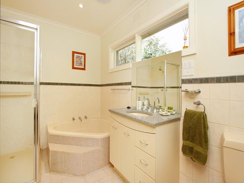 24 Shelford Grove, Dingley Village VIC 3172