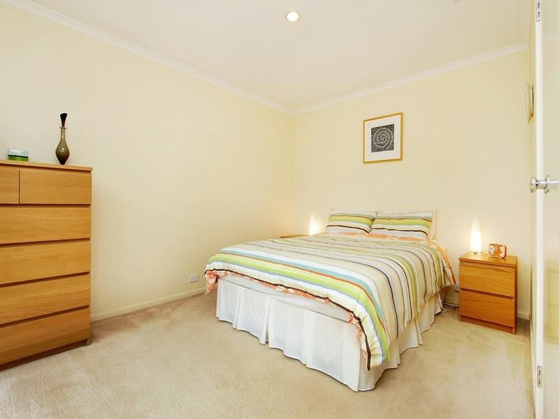 2 Greenbush Grove, Waterways VIC 3195