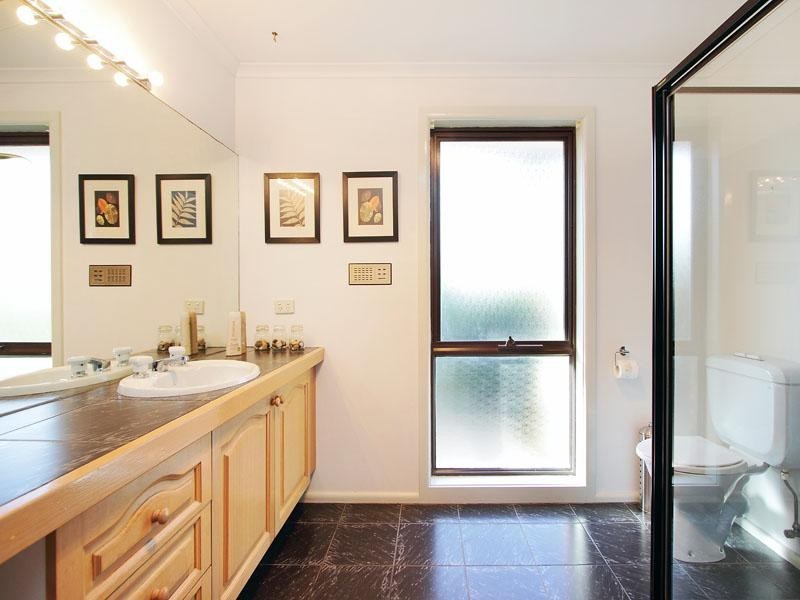 11 Lumeah Court, Dingley Village VIC 3172