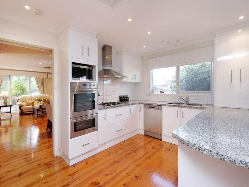 33 Golfwood Close, Dingley Village VIC 3172