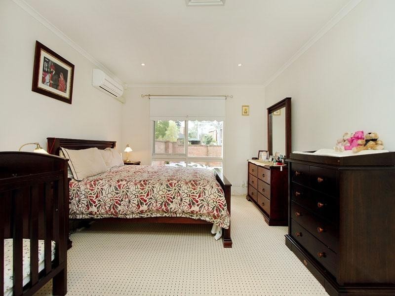 33 Golfwood Close, Dingley Village VIC 3172