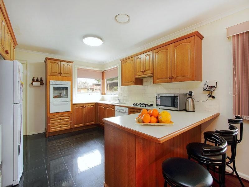 8 Shelford Grove, Dingley Village VIC 3172