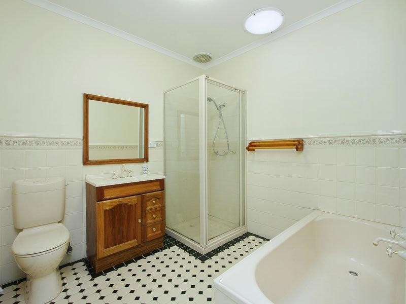 8 Shelford Grove, Dingley Village VIC 3172