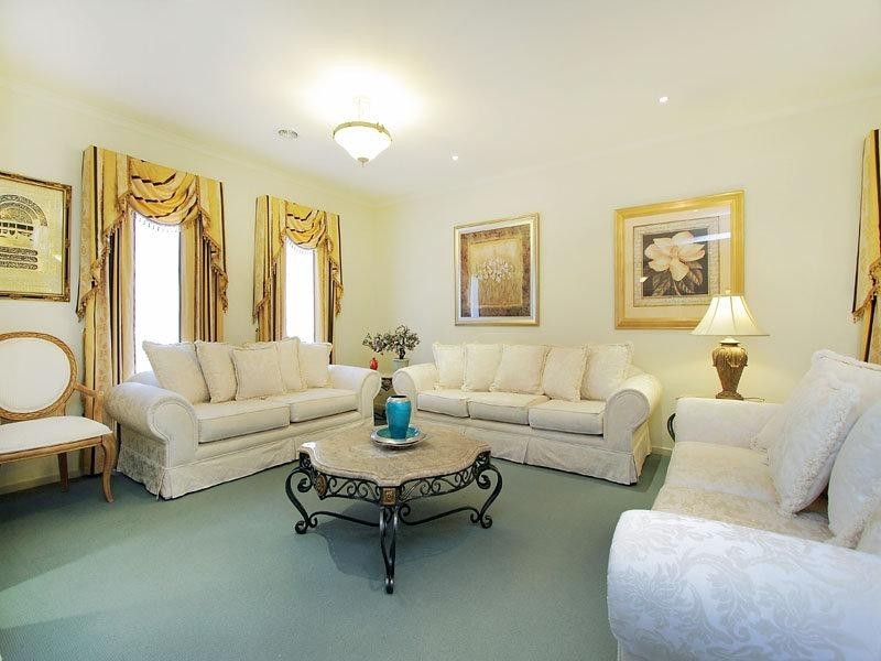 16 Aisha Crescent, Dingley Village VIC 3172