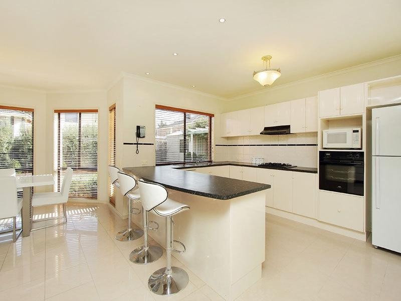 16 Aisha Crescent, Dingley Village VIC 3172