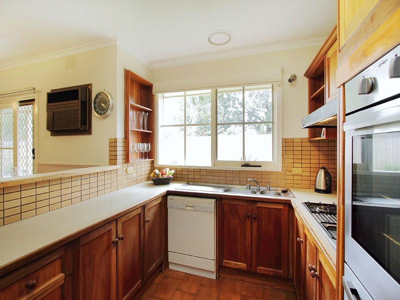 6 Holland Avenue, Dingley Village VIC 3172