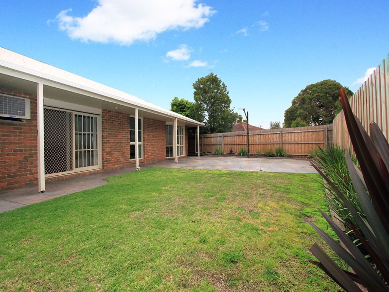 6 Holland Avenue, Dingley Village VIC 3172