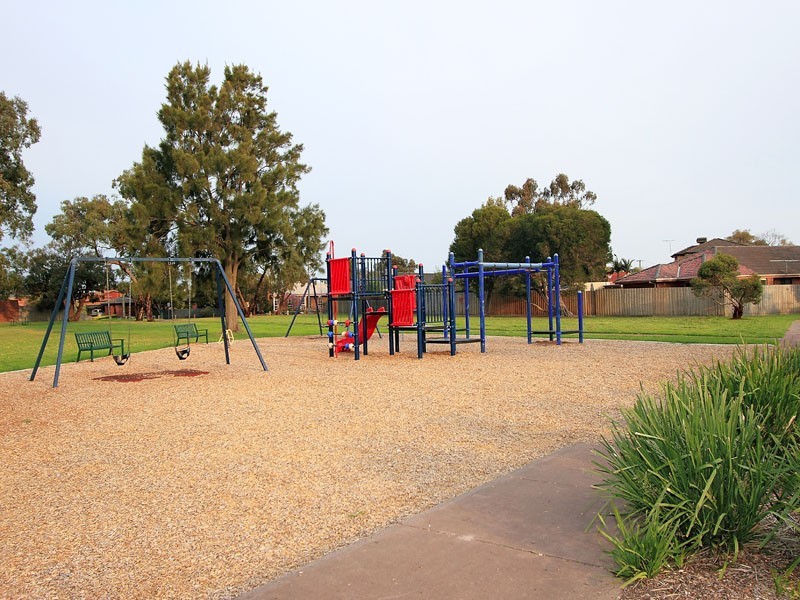 6 Holland Avenue, Dingley Village VIC 3172