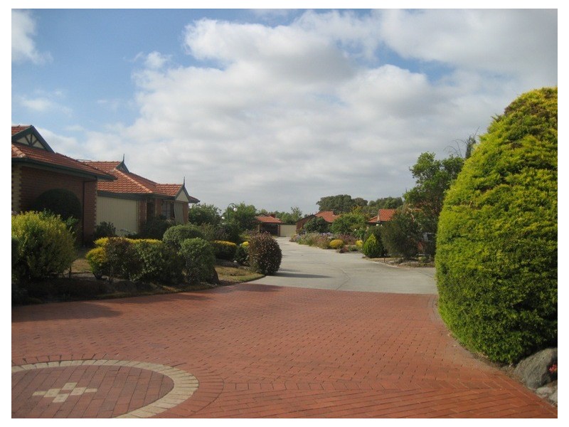 24 Oploo Court, Dingley Village VIC 3172