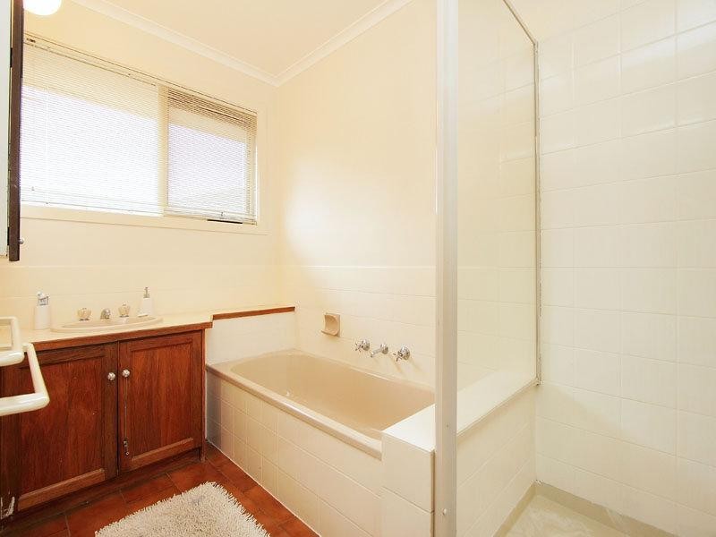 6 Holland Avenue, Dingley Village VIC 3172